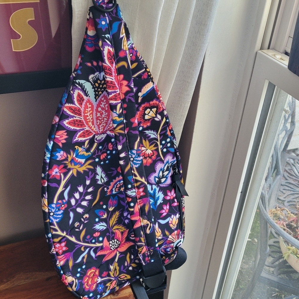 Vera Bradley Sling Backpack Foxwood Pattern RETIRED NWOT Crossbody Quilt 20" App - Picture 3 of 13